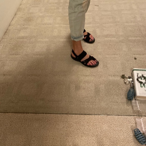 2 pairs of of BZees sandals . Both have been used.... 2 PAIRS! - Picture 13 of 16